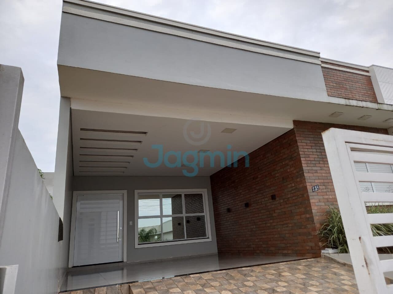VENDE-SE CASA NO NOVO LESTE