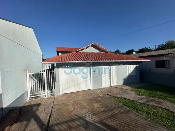 VENDE-SE CASA DE ALVENARIA COM MAIS 300M2 - BAIRRO FERROVIÁRIO