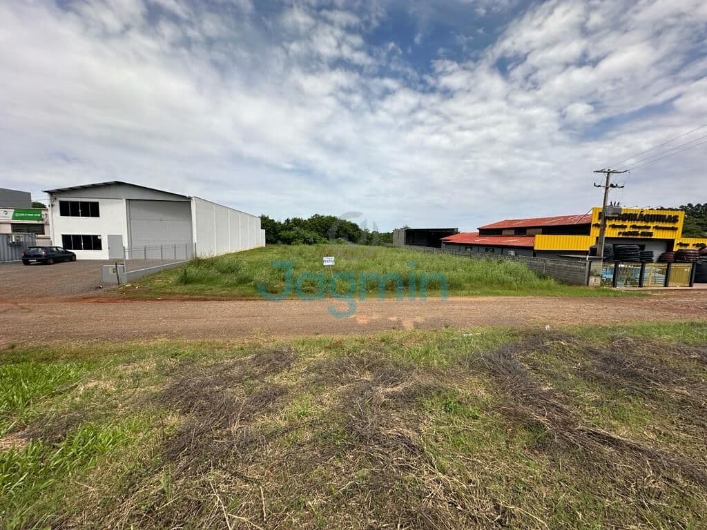 VENDE-SE TERRENO 2100M2 NA RS-155