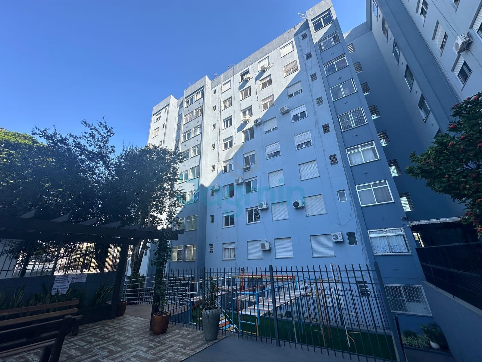VENDE-SE APTO 3 DORMITÓRIOS - TRÊS FIGUEIRAS