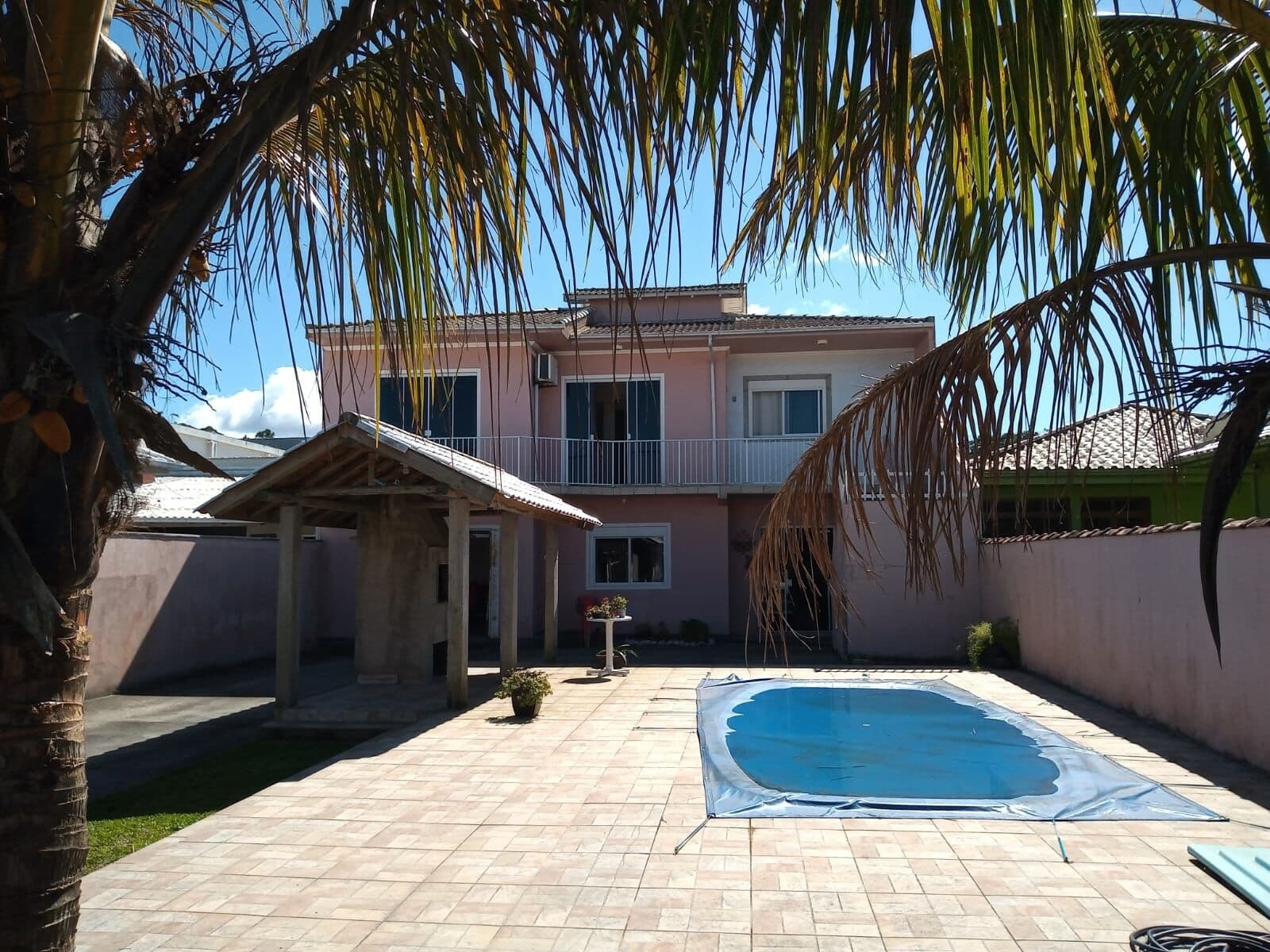 Casa com piscina em Laguna/SC