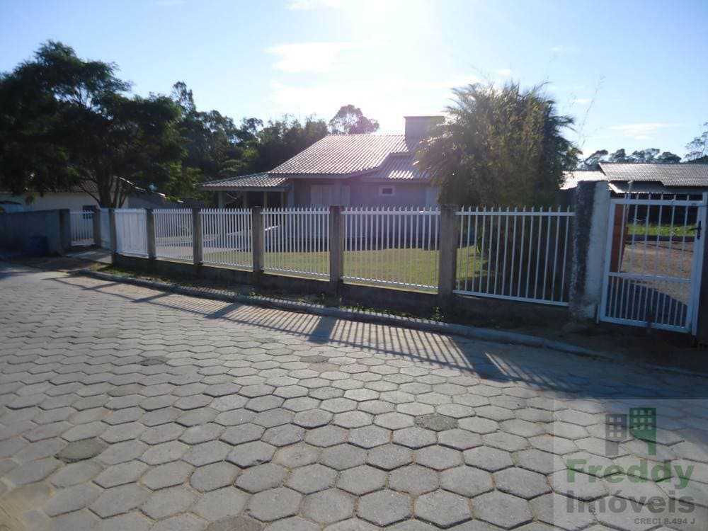 Casa / Sítio com 2.000m² de terreno.