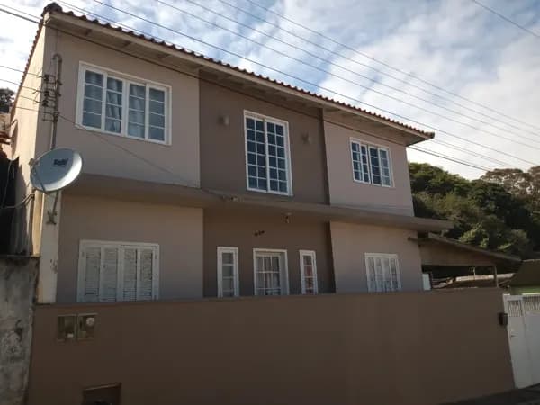 Casa com edícula no Campo de Fora, em Laguna/SC