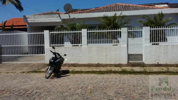 Casa à venda em Laguna/SC