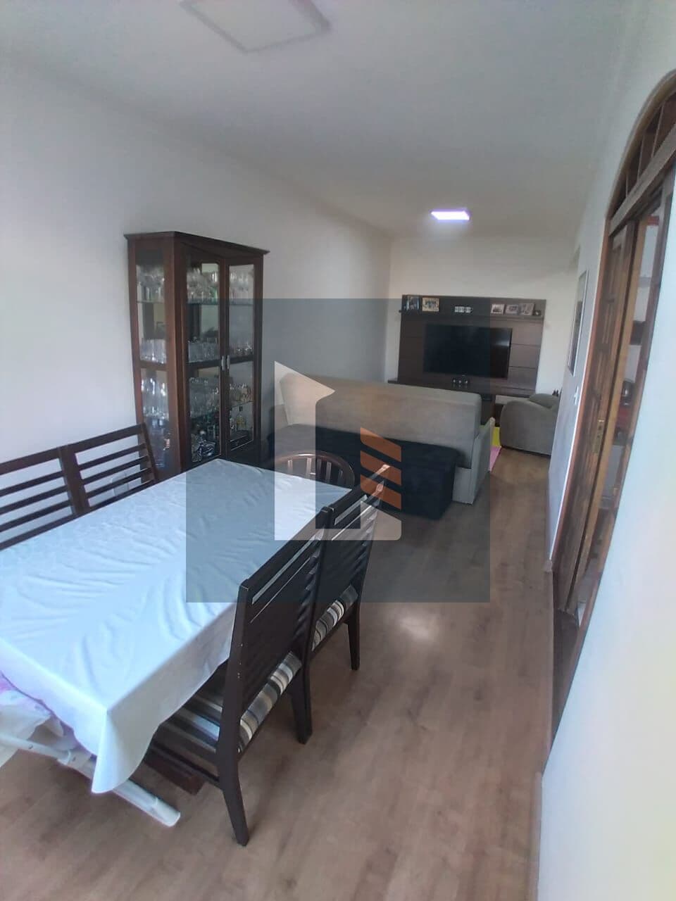 Amplo apartamento de 2 dormitórios em Perdizes