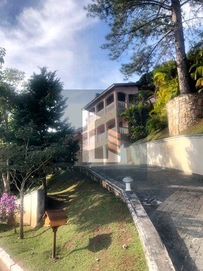 Linda Casa em Condomínio no Arujá
