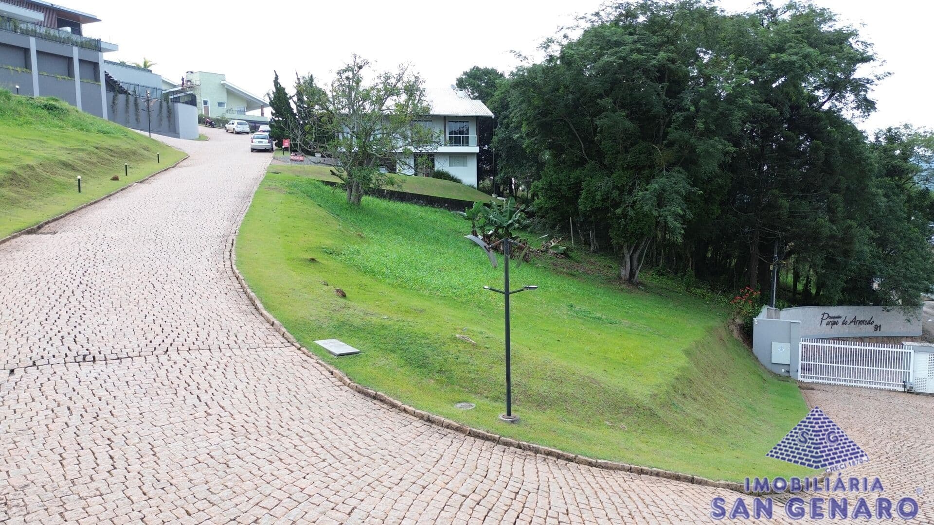 Terreno no "Condomínio Residencial Parque do Arvoredo"