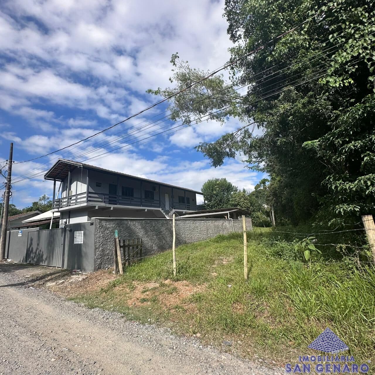 Casa / Quitinetes e terreno próximo a Br 470
