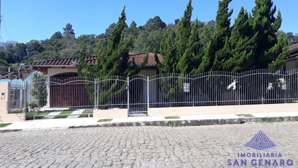 Casa de Alvenaria - Rua Leopoldo Ledra