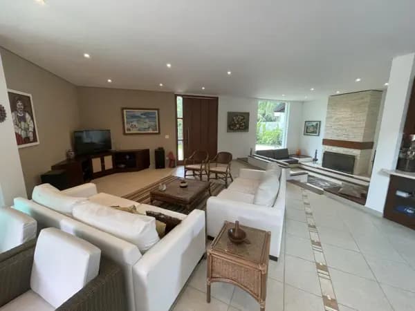 Casa à venda no bairro Pernambuco em Guarujá/SP