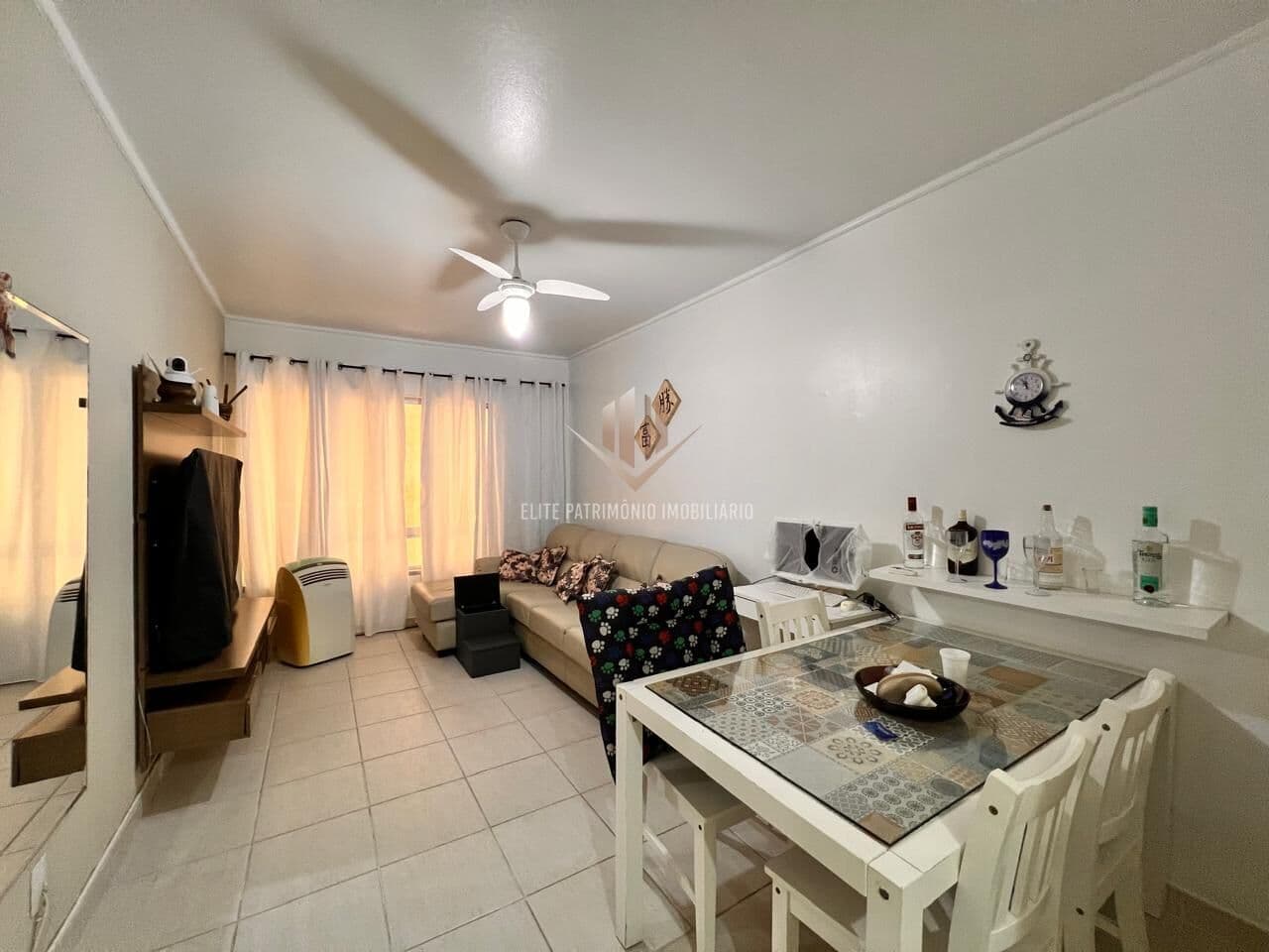 Apartamento a venda na Praia das Pitangueiras Guarujá SP.