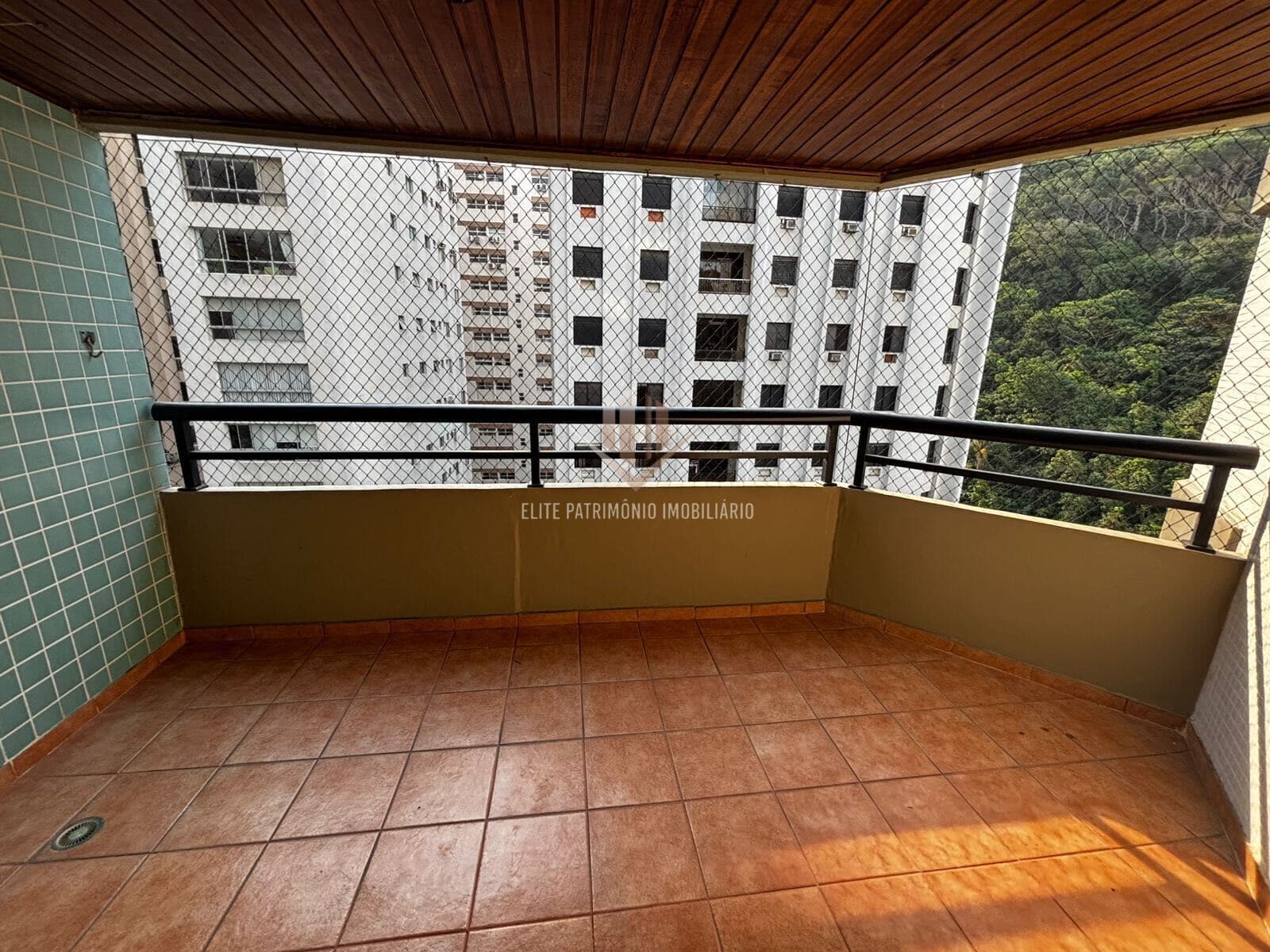 Apartamento na Praia das Pitangueiras Guarujá SP.