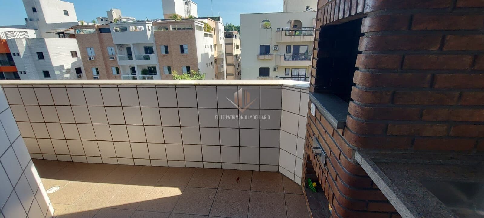 Apartamento à venda na Praia das Astúrias Guarujá SP.