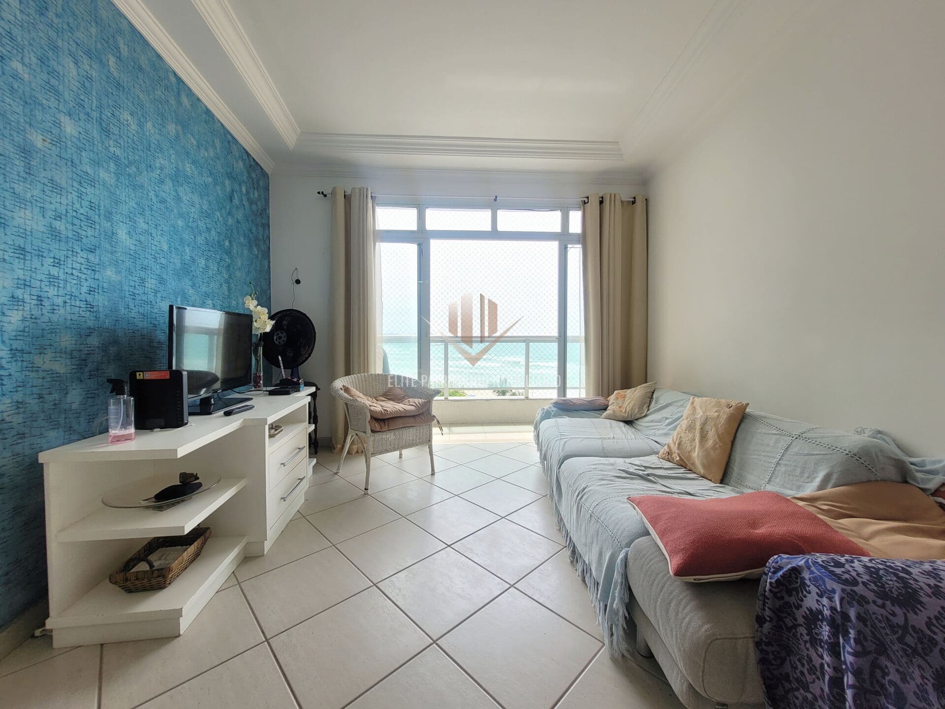 Apartamento a venda na Praia das Pitangueiras Guarujá SP.