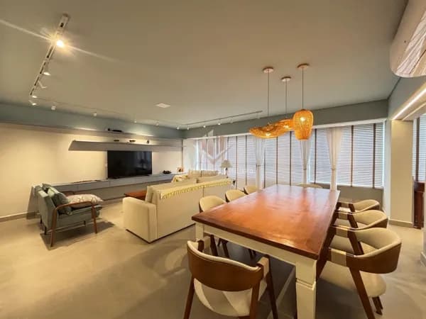 Apartamento à venda na Praia das Pitangueiras Guarujá SP.