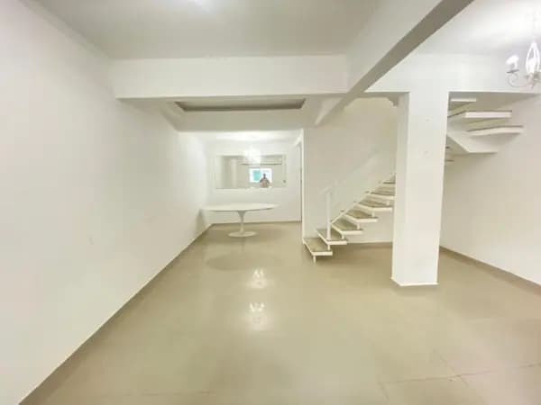 Sobrado à venda no bairro Astúrias em Guarujá/SP
