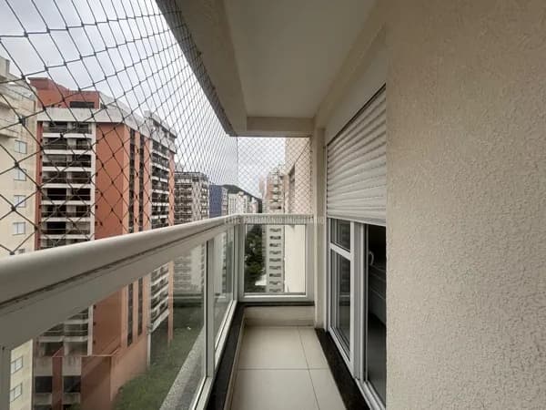 Apartamento a venda na Praia das Pitangueiras Guarujá SP.