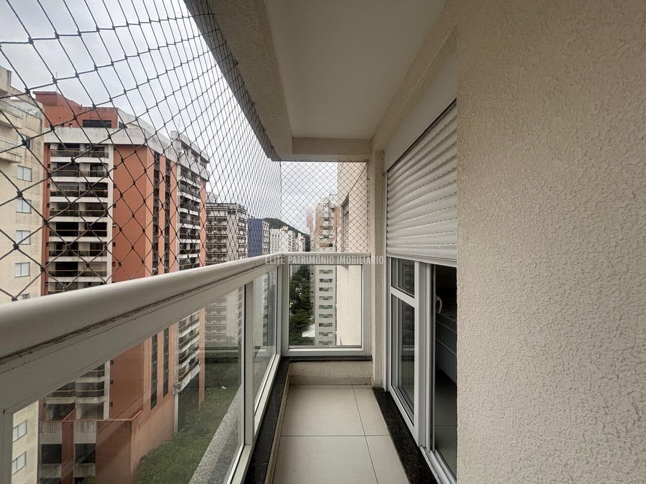 Apartamento a venda na Praia das Pitangueiras Guarujá SP.