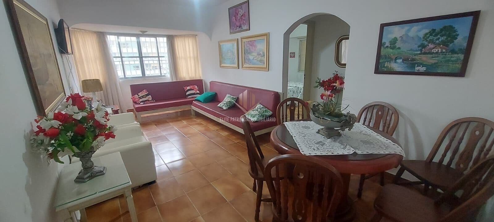 Apartamento a venda na Praia das Pitangueiras Guarujá SP.