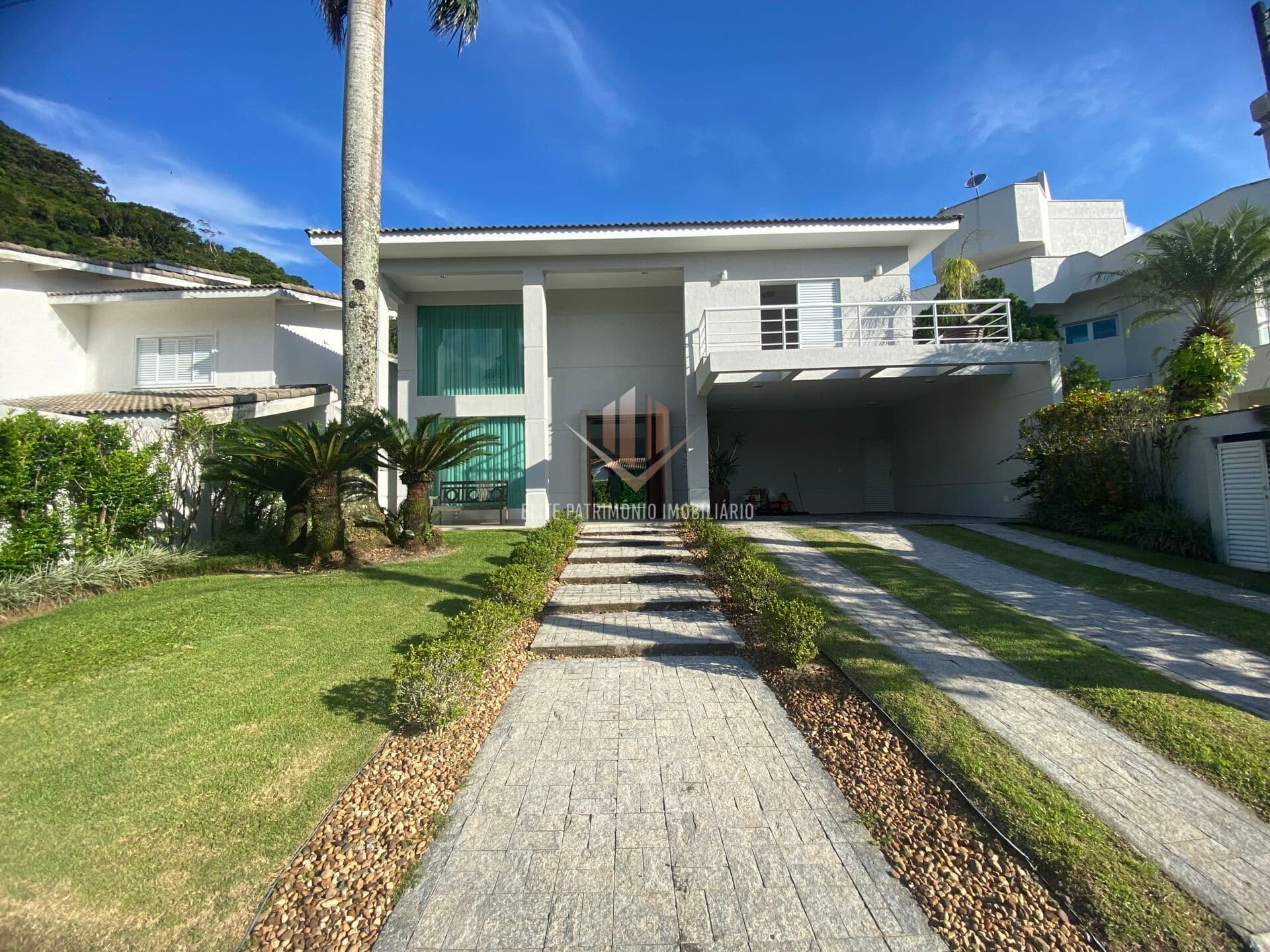 Casa Alto Padrão em Condomínio Fechado na Praia de Pernambuco Guarujá SP.
