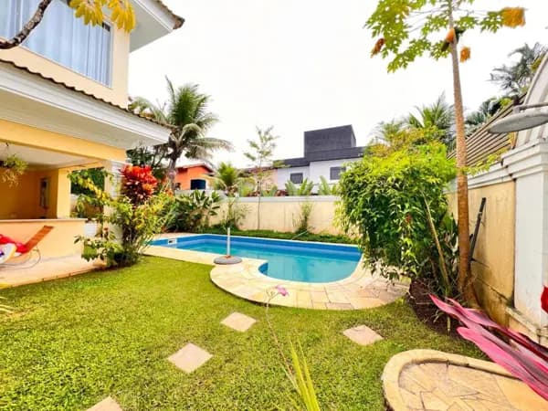 Casa em Condomínio Fechado na Praia de Pernambuco Guarujá SP.