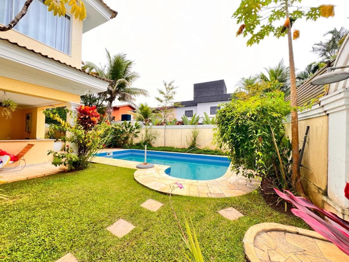 Casa em Condomínio Fechado na Praia de Pernambuco Guarujá SP.