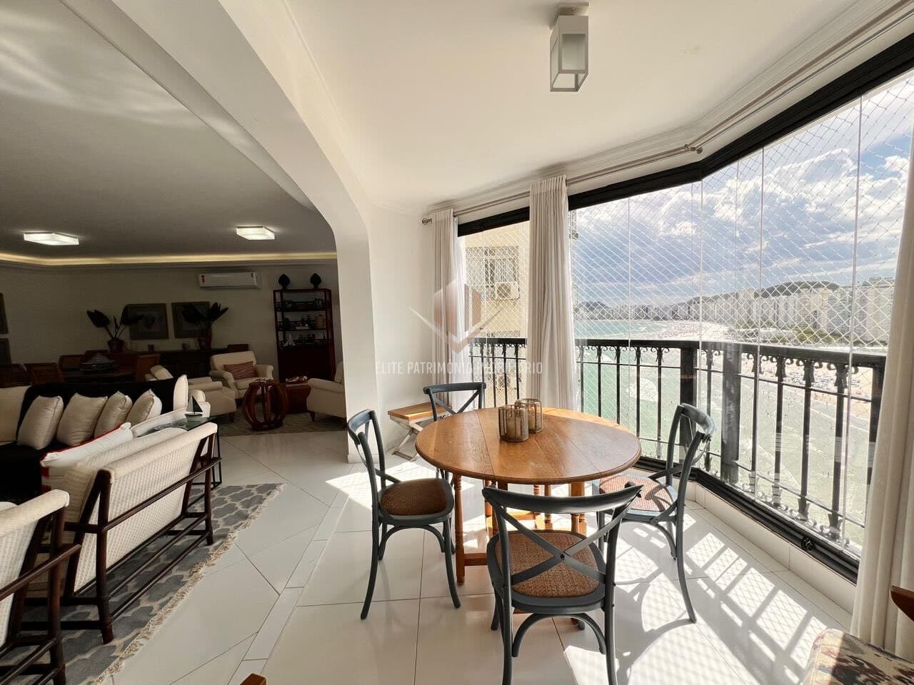 Apartamento em Guarujá - Pitangueiras