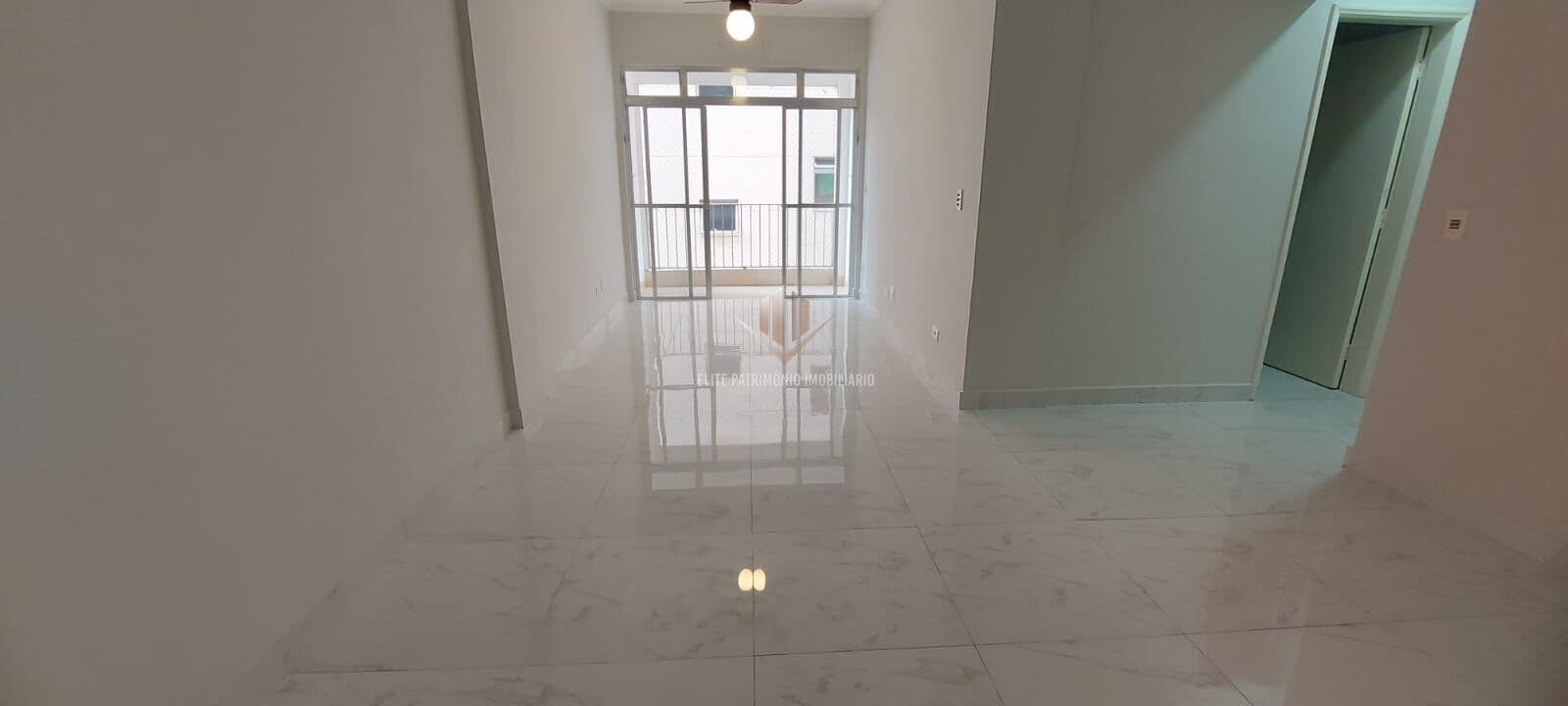 Apartamento à venda na Praia das Astúrias Guarujá SP.