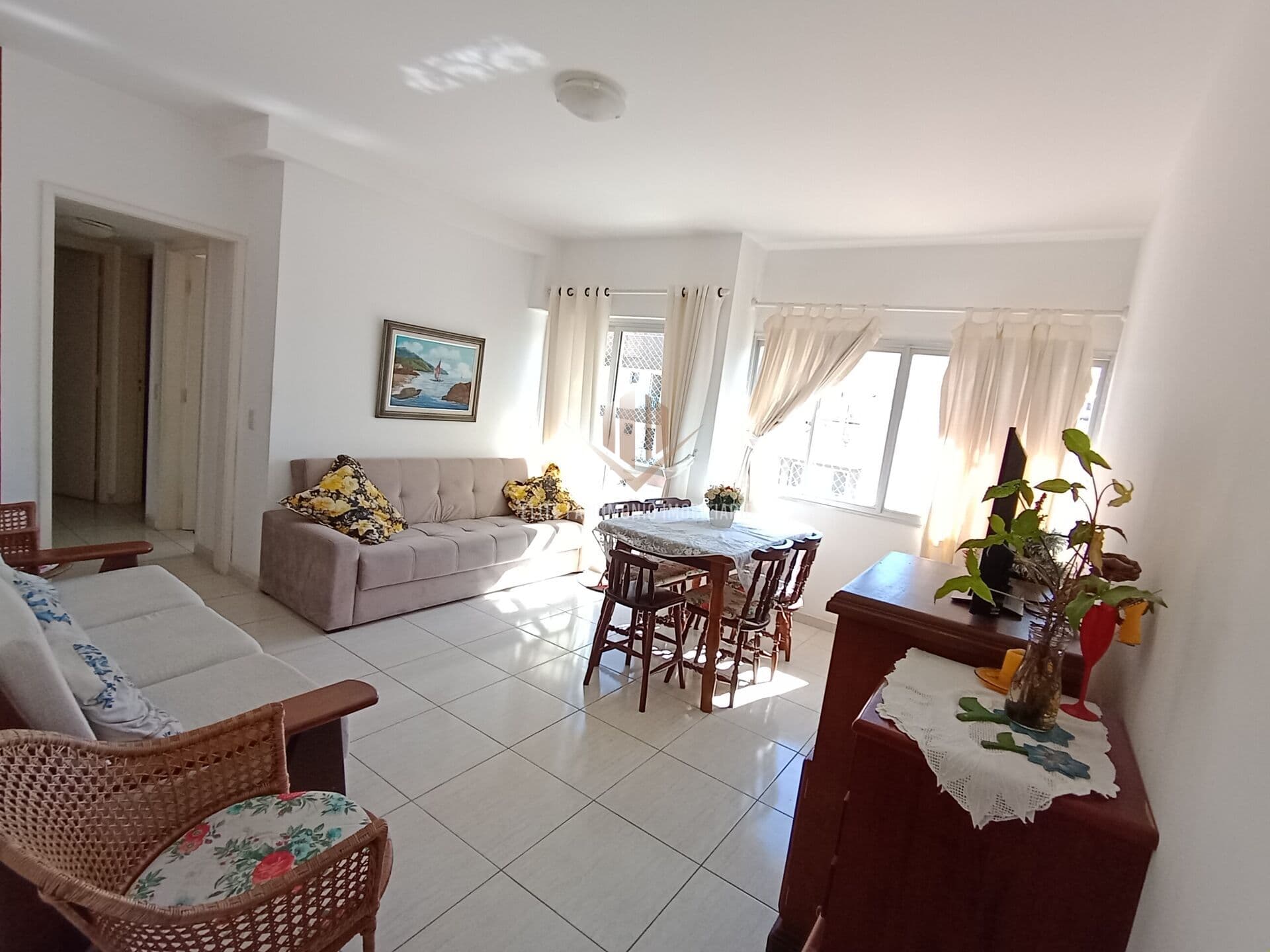 Apartamento a venda na Praia da Enseada Guarujá SP.