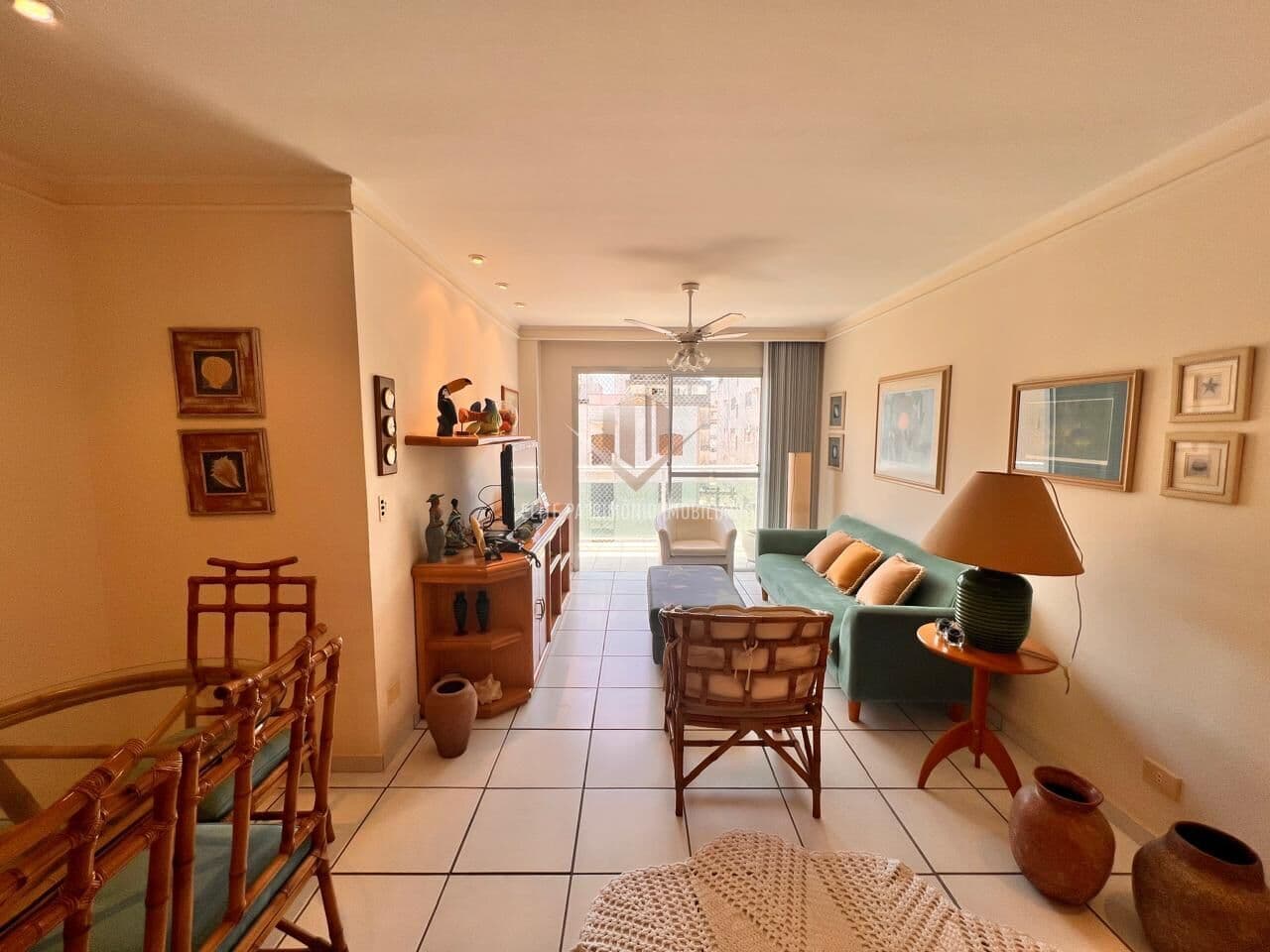 Apartamento a venda na Praia da Enseada Guarujá SP.
