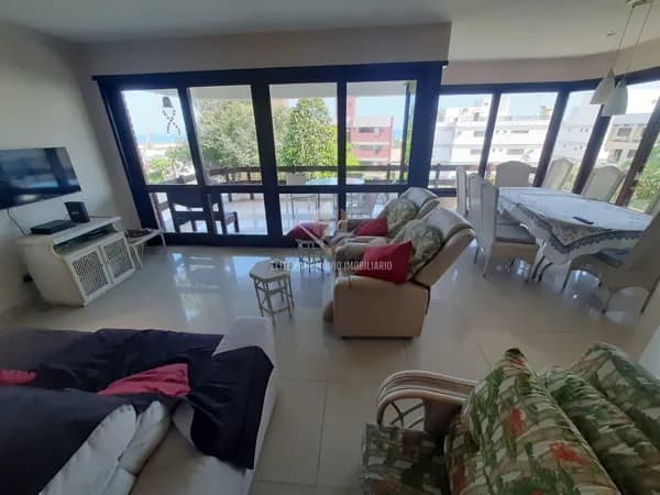 Casa em Condomínio na Praia da Enseada Guarujá SP.