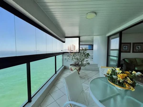 Apartamento Alto Padrão a venda na Praia das Pitangueiras Guarujá SP.