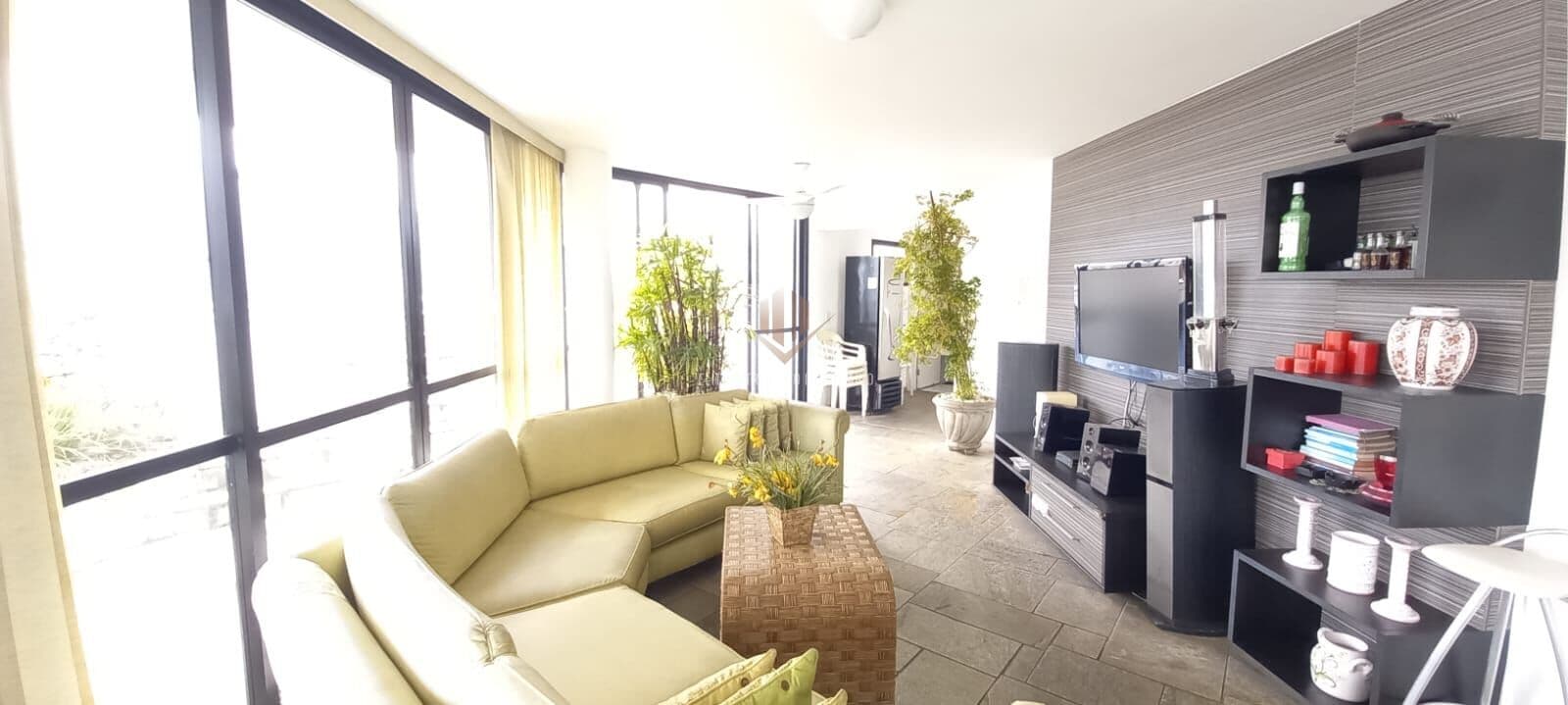 Apartamento Cobertura Duplex na Praia das Pitangueiras SP.