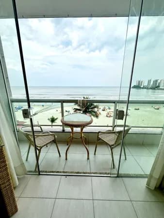 Apartamento a venda na Praia das Pitangueiras Guarujá SP.