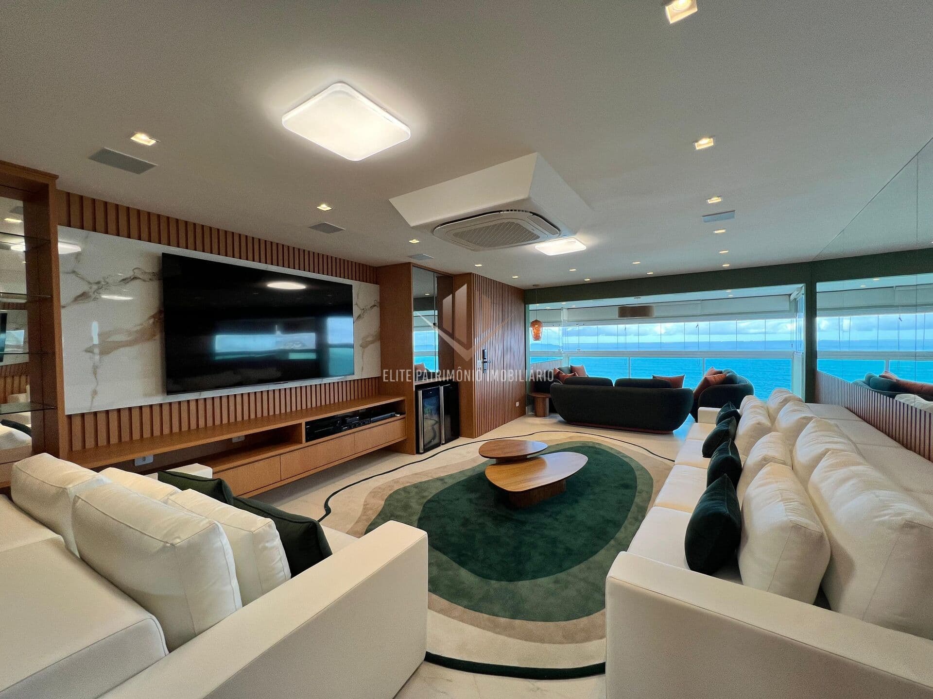 Apartamento Alto Padrão a venda na Praia das Pitangueiras SP.