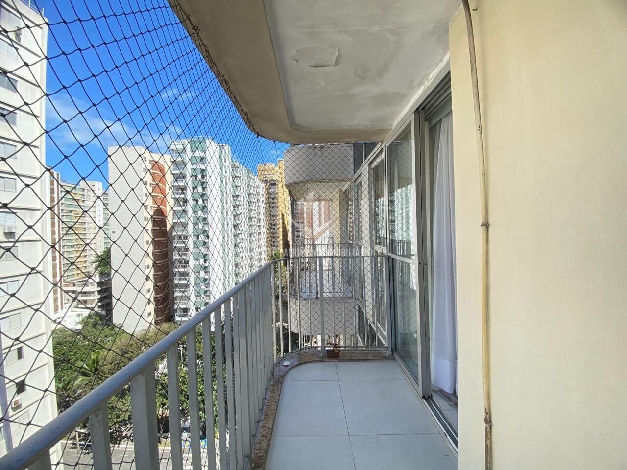 Apartamento á venda na Praia das Pitangueiras Guarujá SP.