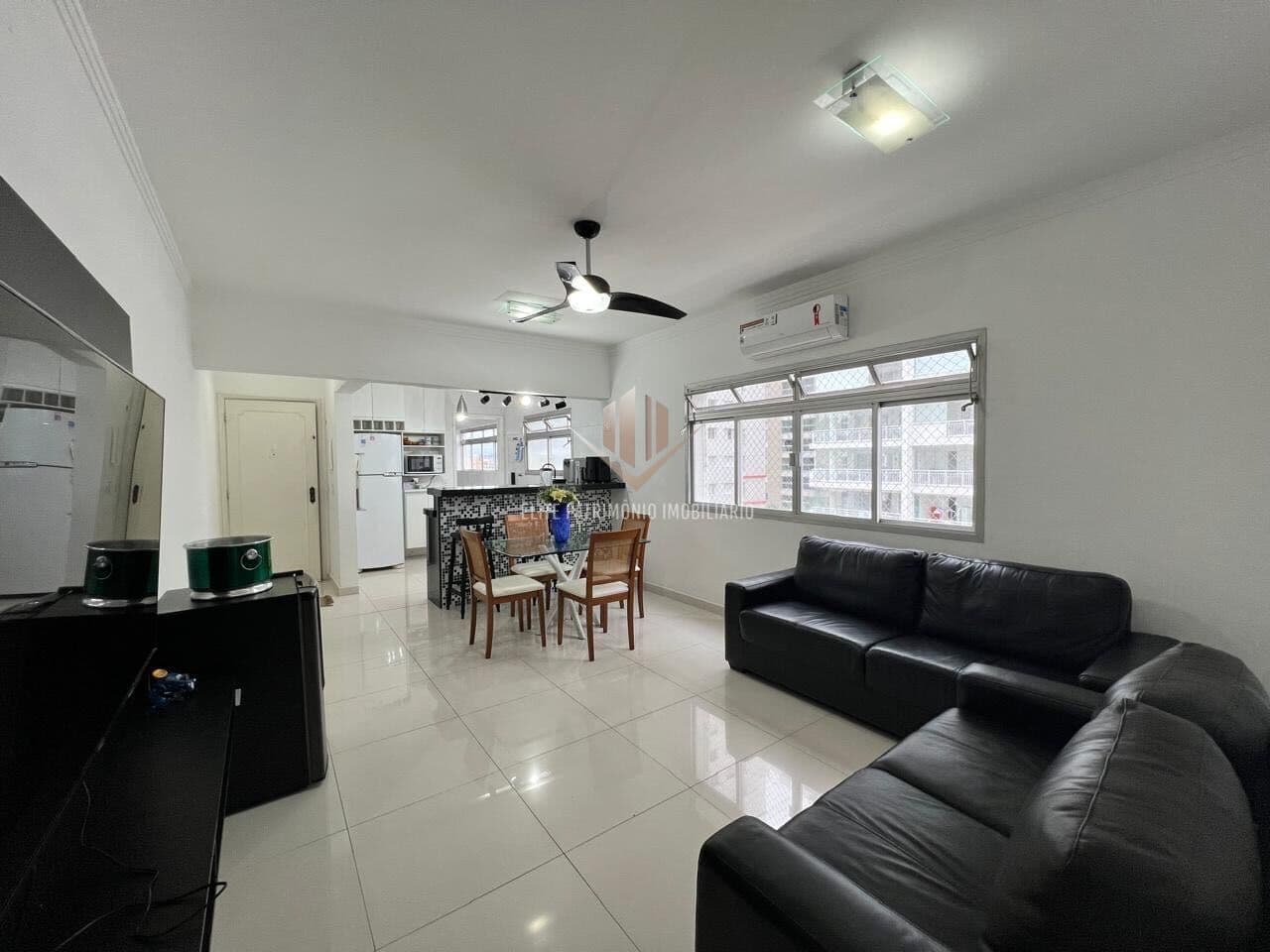 Apartamento a venda na Praia da Enseada Guarujá SP.