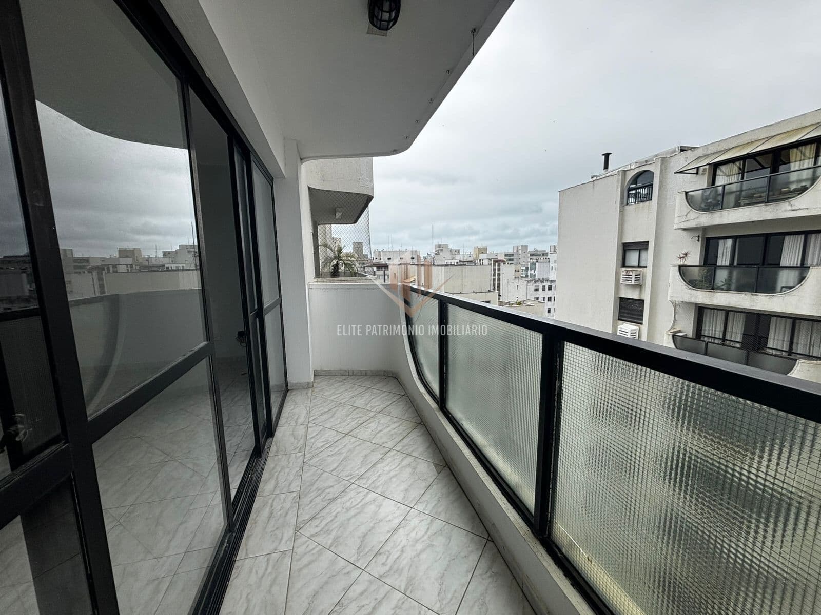 Apartamento em Guarujá - Pitangueiras
