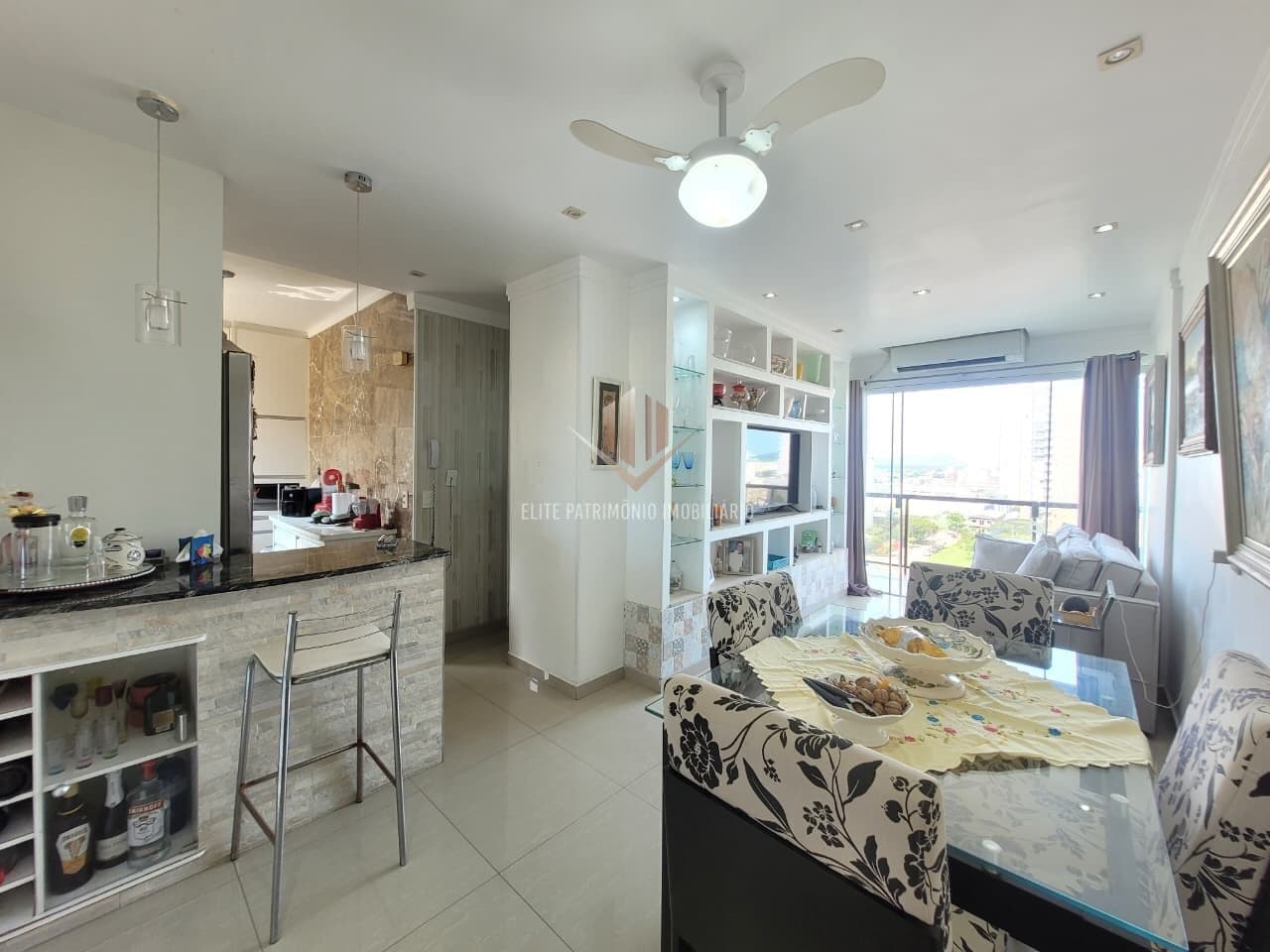 Apartamento na Praia da Enseada Guarujá SP>