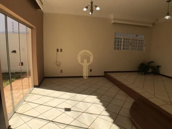 Casa em Passos - Novo Mundo