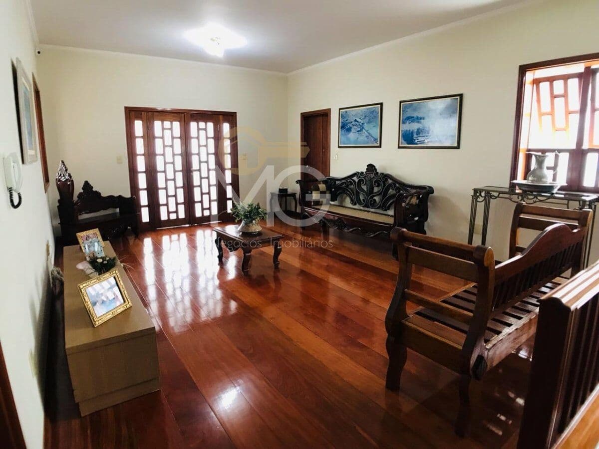 Casa à venda em Passos/MG