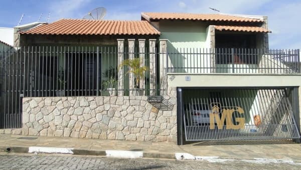 Casa à venda em Passos/MG