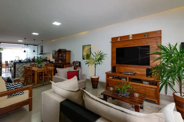 Casa em Parque das Aroeiras, Passos/MG
