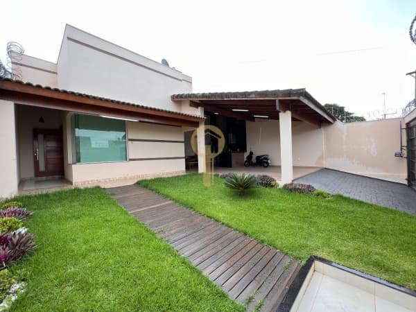 Casa à venda em Passos/MG