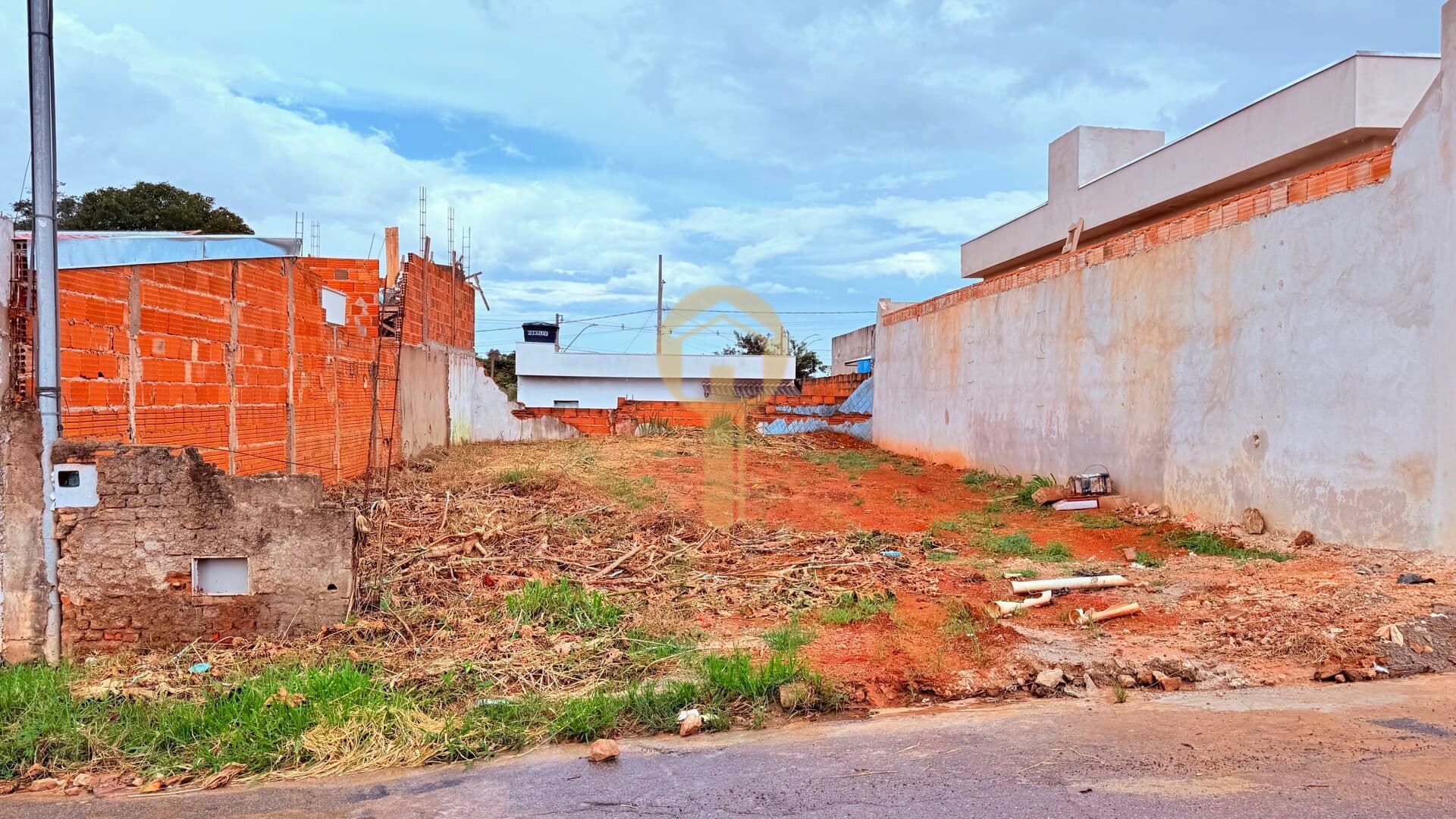 Lote/Terreno em Passos - Jardim Florença