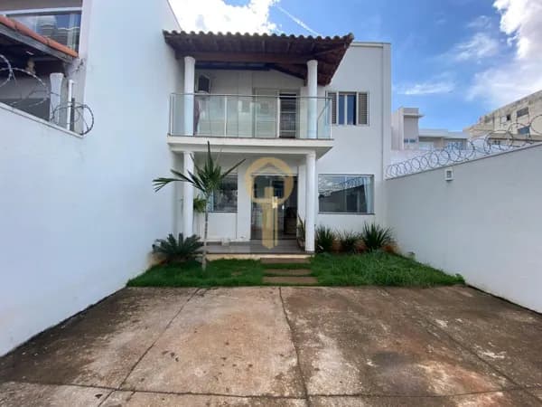 Casa em Passos - Vila Rica