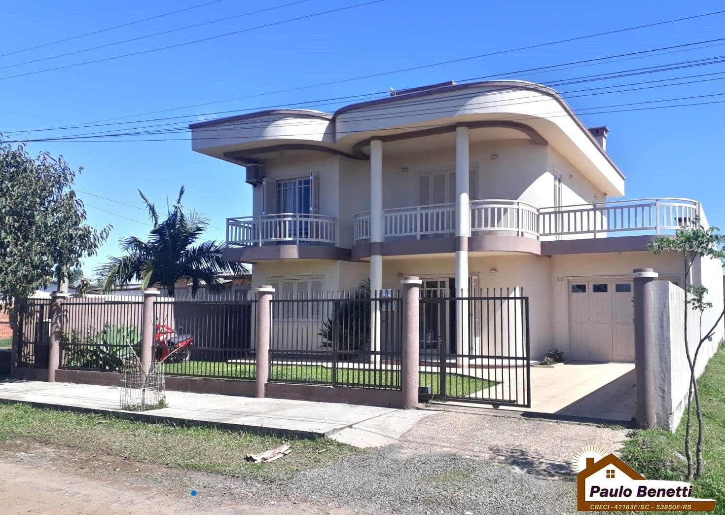 "300 m² Casa Térrea - 3 dormitórios, sendo 1 suíte - 2 banheiros Social"