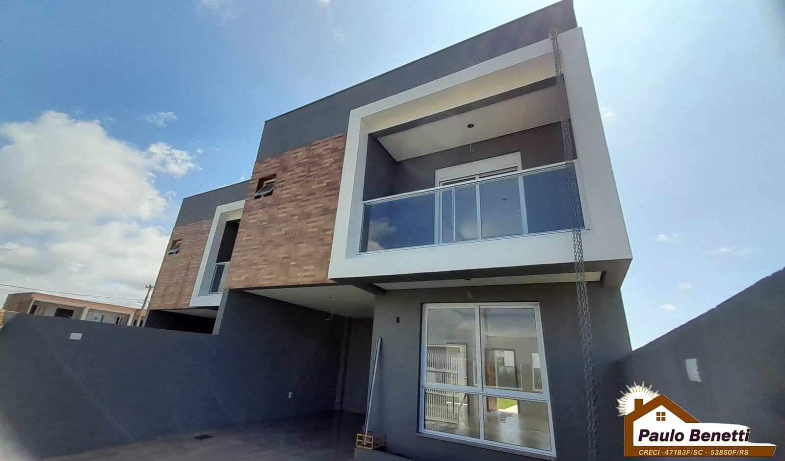 "117,71 m² Sobrado Geminado - 3 dormitórios, sendo 1 suíte - 1 banheiro social"