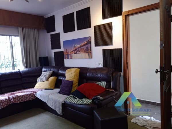 SOBRADO À VENDA COM 3 DORMITÓRIOS E 2 BANHEIROS NO JARDIM SANTA EMÍLIA!