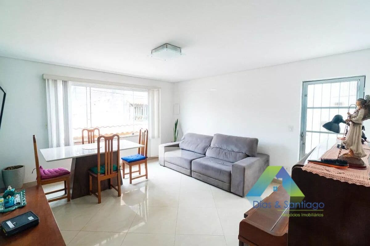 CASA TÉRREA COM 3 DORMITÓRIOS E 4 VAGAS EM VILA SANTA CATARINA/SP!